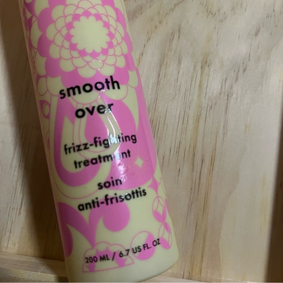 NEW amika Smooth Over Frizz-Fighting Hair Treatment Mask - Picture 9 of 10